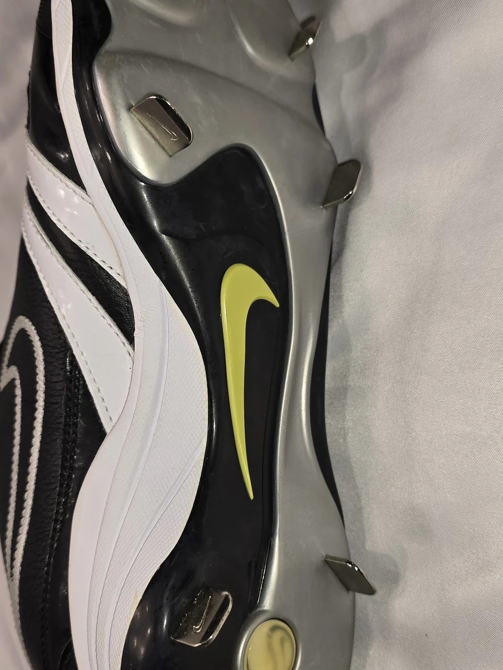 Nike Black and White Baseball Cleats with Colored Heel Tabs